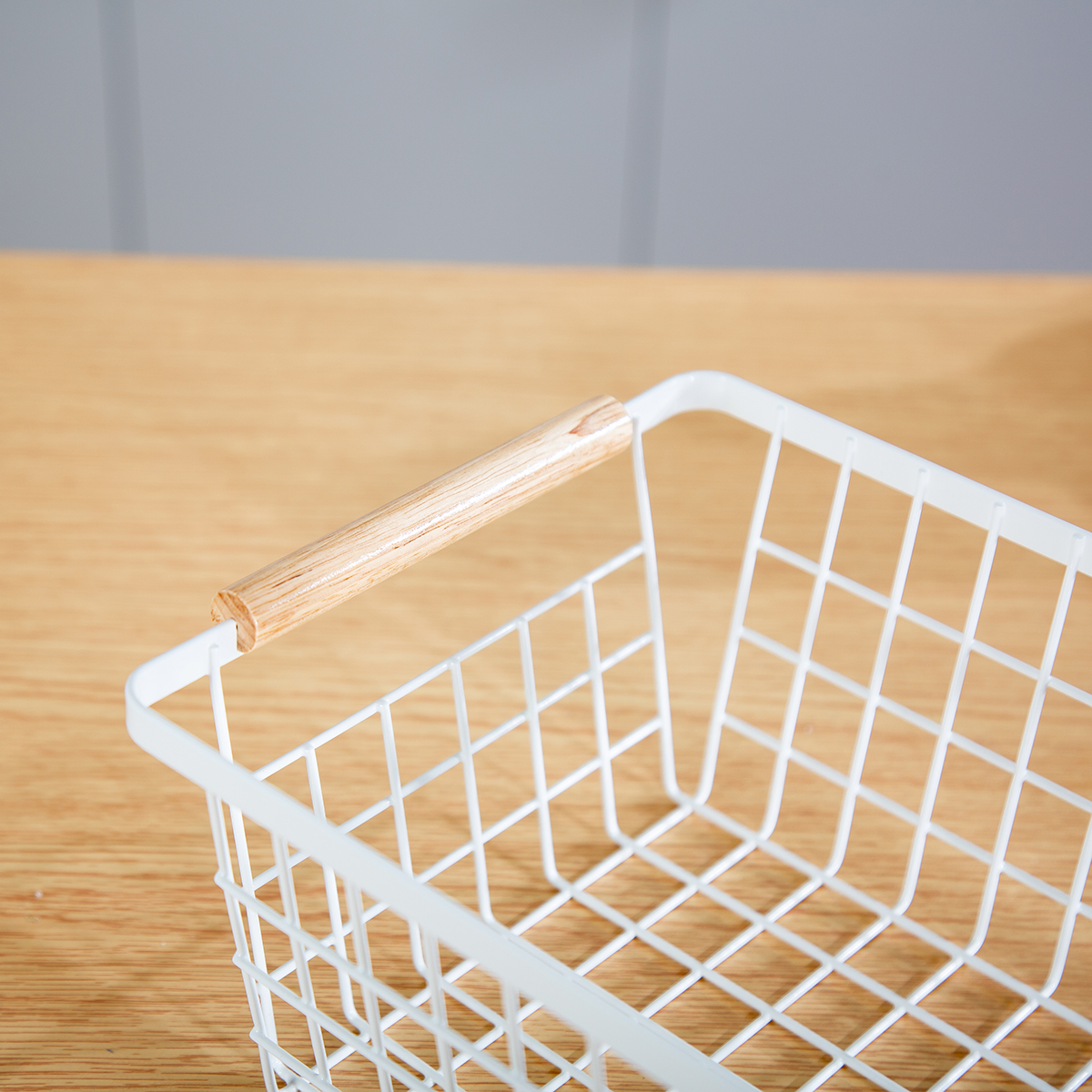 Metal Living Room Organizer White Table Wire Mesh Storage Baskets