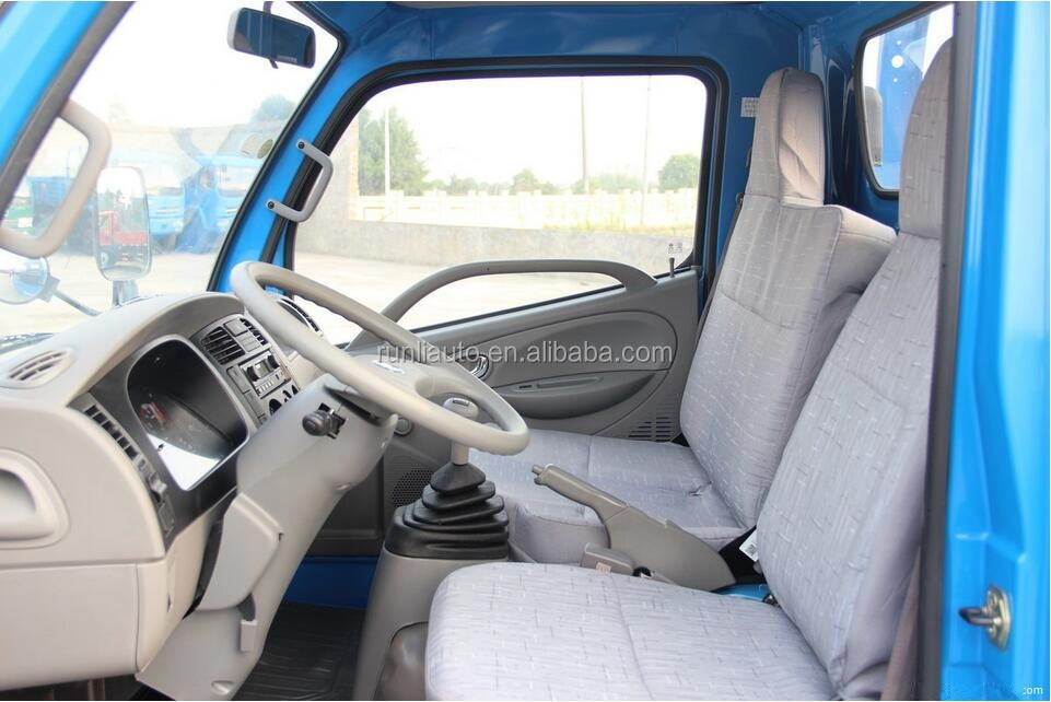 Dongfeng 6 Wheels Light Cargo Truck 102HP Euro 3 Emission Level
