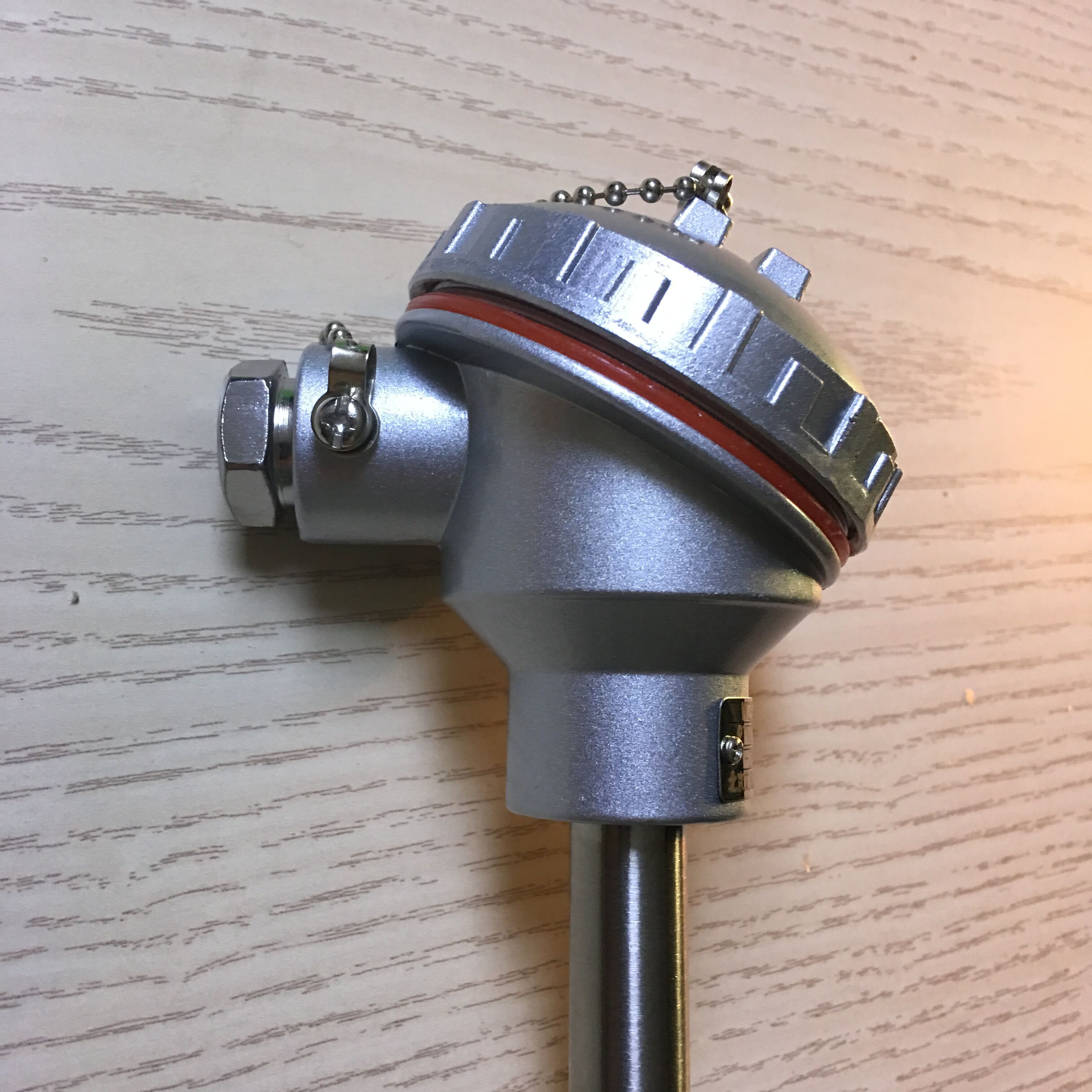 High Precision Digital Display Industrial Thermometer for Measuring Range 0-1300 C