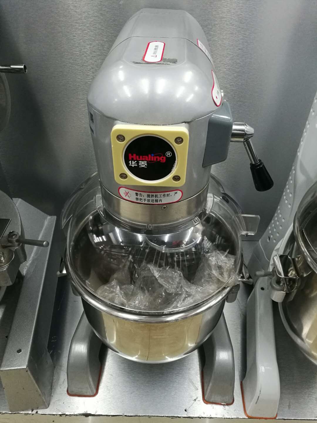 20L Planetary Egg Beater And Dough Kneader Food Process Machine Three Mixing Accessories Single Speed