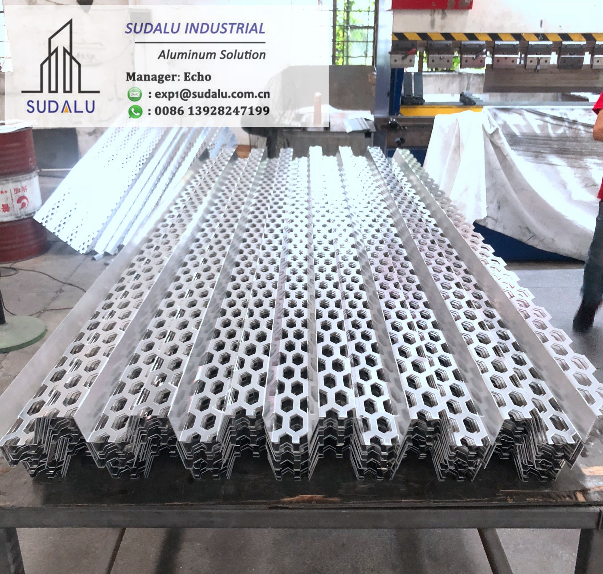 SUDALU Aluminum CNC Curvel Panel Aluminum Bending Perforated Panel For Wall Decoration