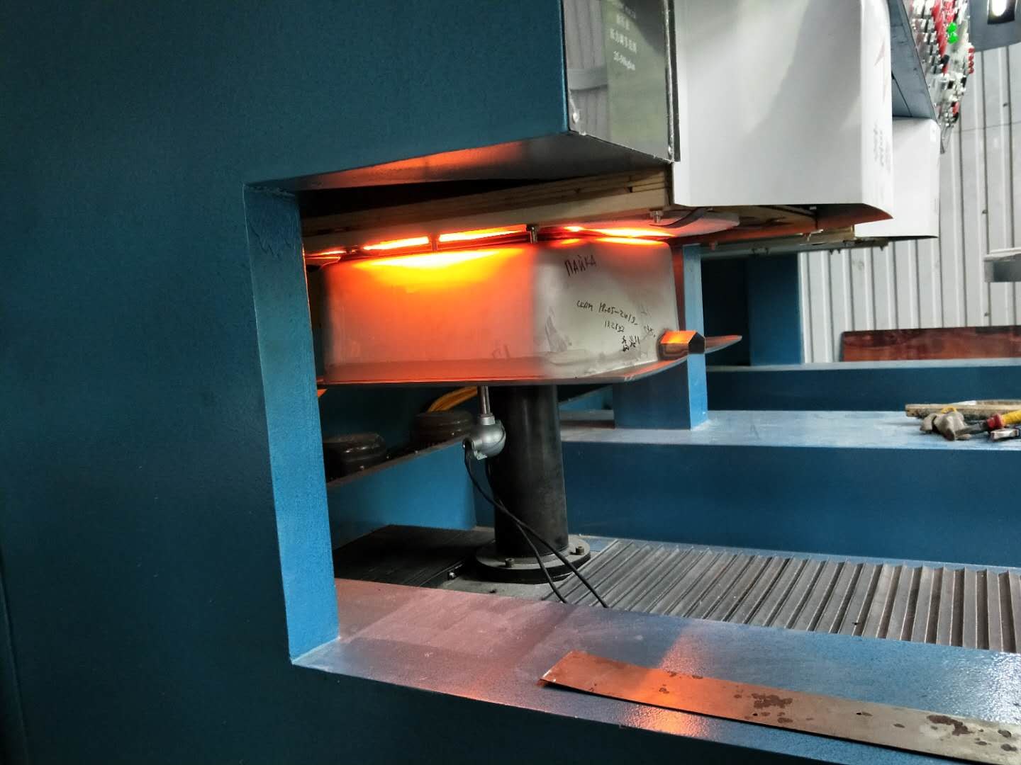 200KW Ultrahigh Frequency Induction Brazing Machine Industrial Induction Heater