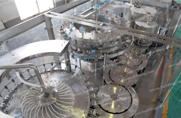 10.5kw SUS304 Isobaric Beverage Filling Machine 12000BPH