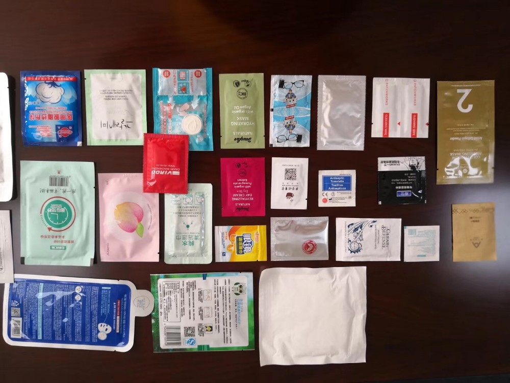 Multi - Function Wet Wipes Machine, glasses lens cleaning wipes packing machine