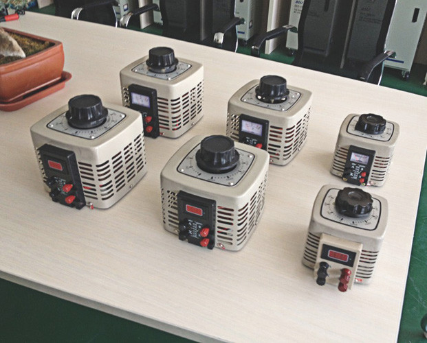 AC 200VA 0.8A Adjustable Voltage Transformer , 0 - 250V Digital Voltage Regulator / Variac
