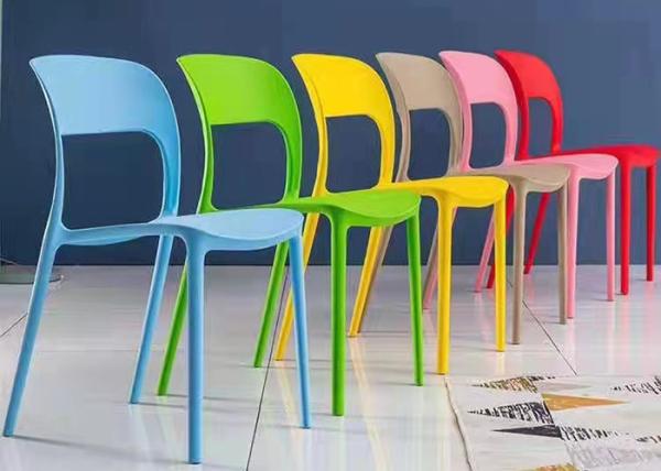 56cm 47cm Coloured Plastic Dining Chairs Scratch Resistant Restaurant Coffee