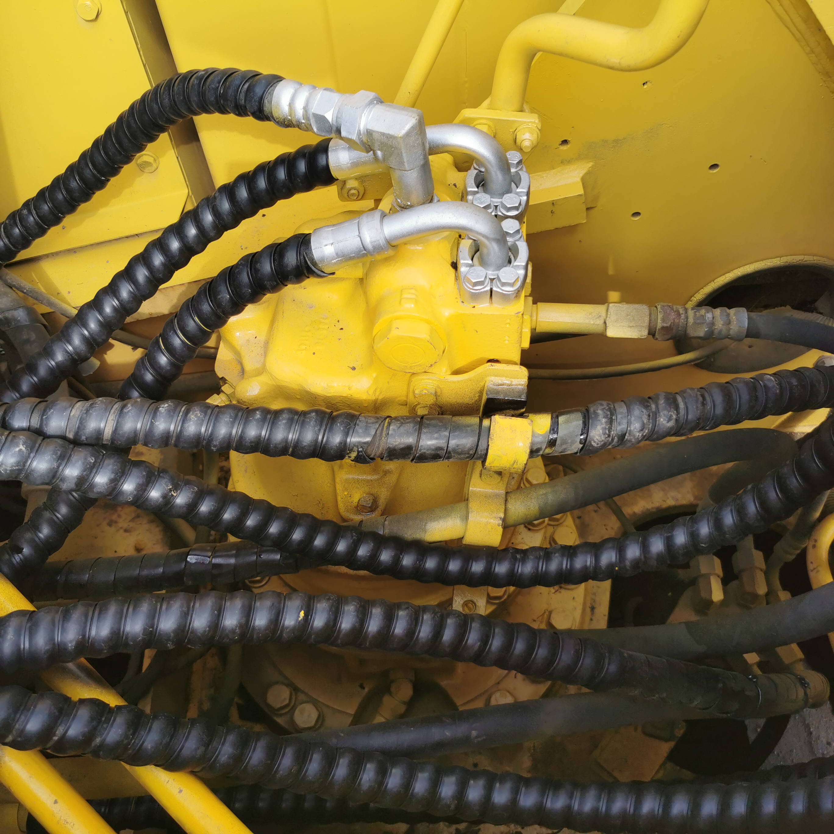 Cummins Engine Komatsu PC220-8 Excavator 23TON Operating Weight and Good Condition