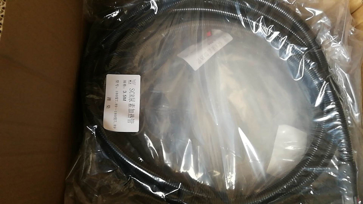 Customized Length Adblue Urea Solution Transfer and Heated SCR Hose with Metal Connector