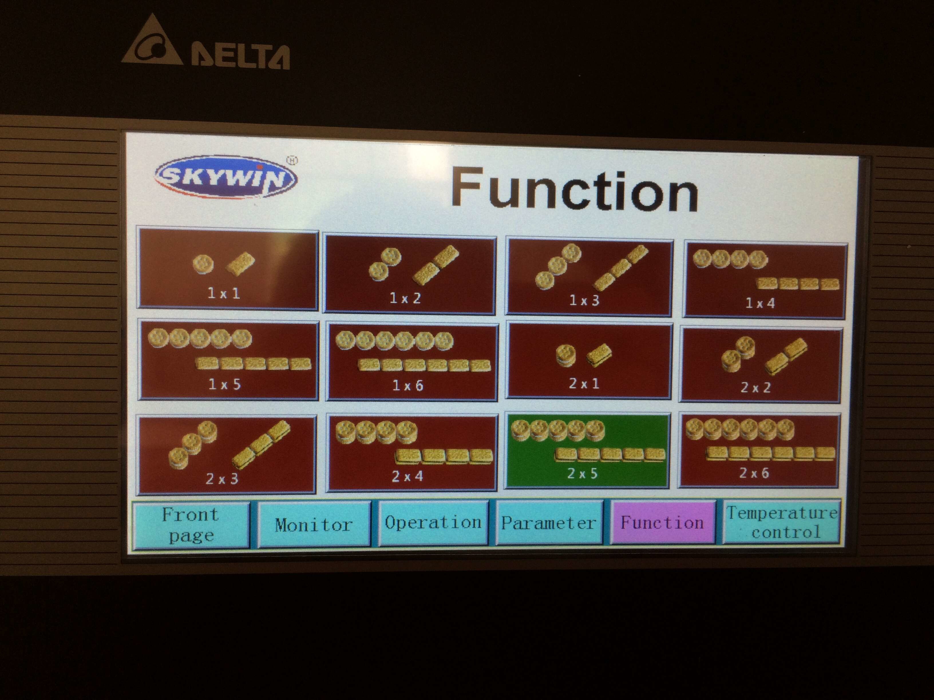 600pcs/Min Round Biscuit Sandwiching Machine / CE Certified Cracker Equipment