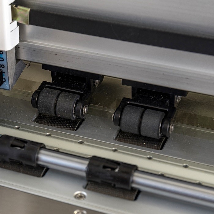 Non Jam Sticker Label Cutting Machine Half Cut / Full Cut Optical Sensor Scan