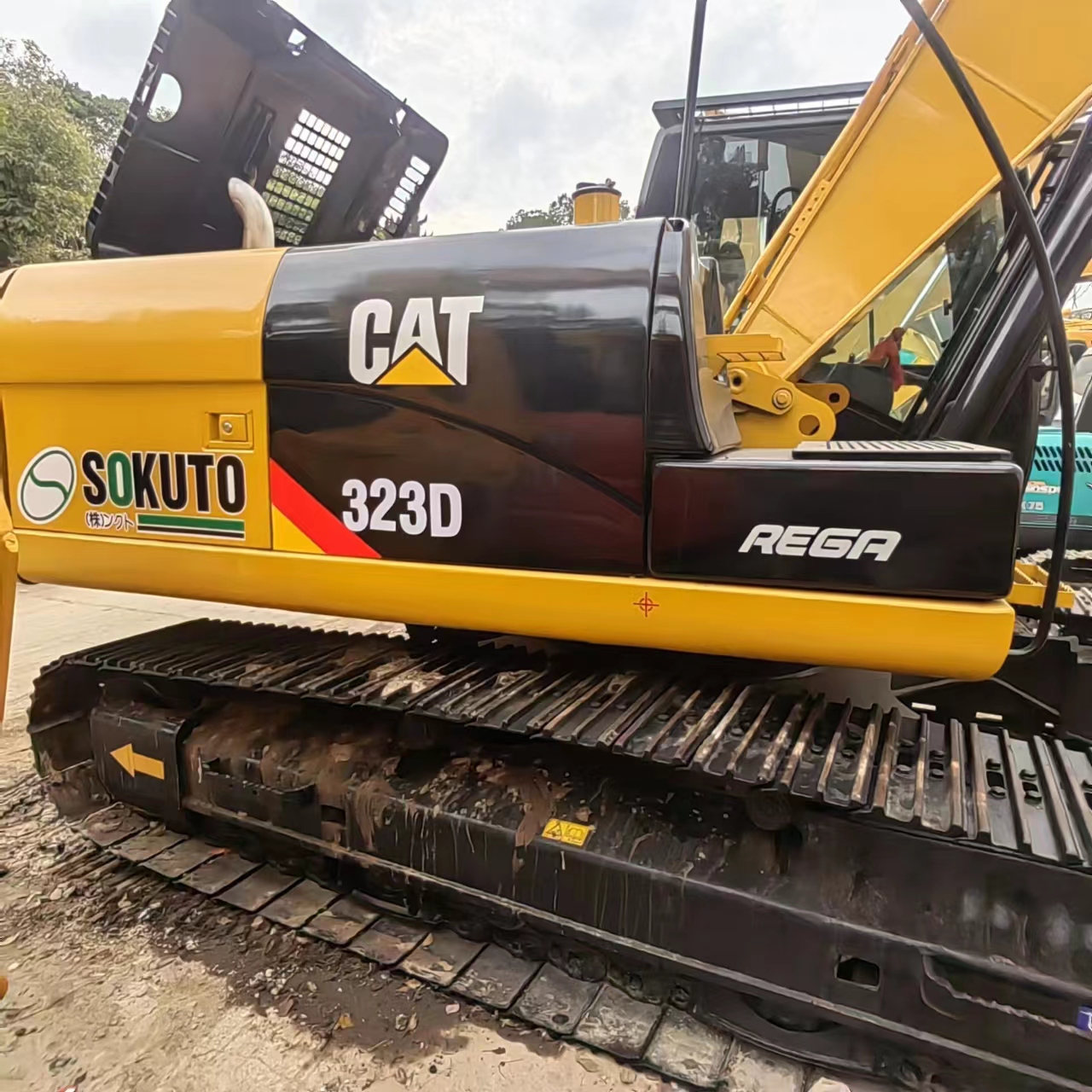 Used Caterpillar 325D Excavator with 22300KG Operating Weight and 110KW Power