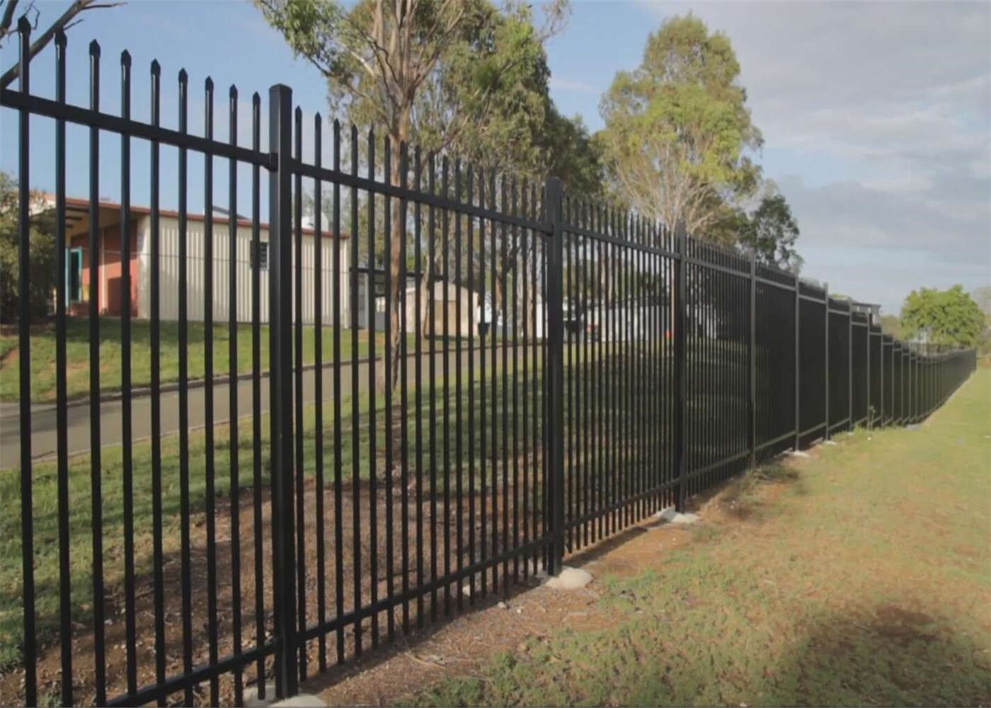 Concrete Wall Fencing/ Curved Picket Fencing