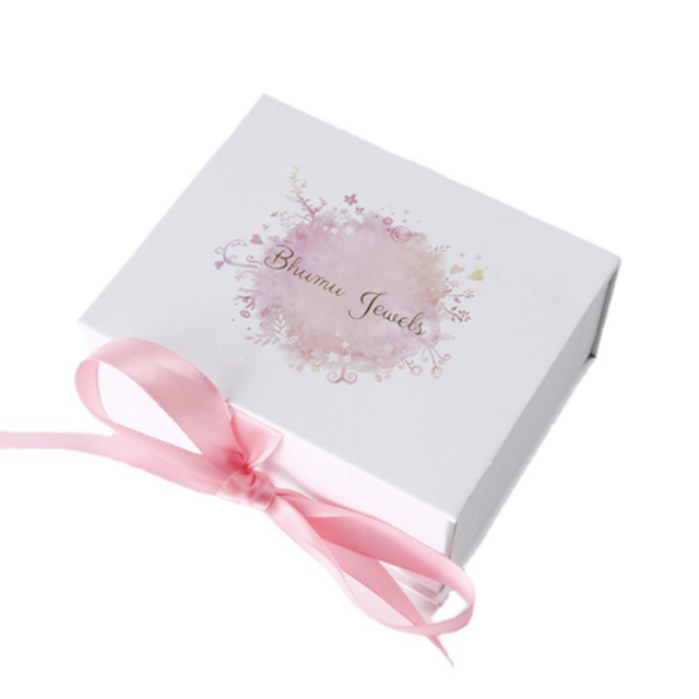 Custom Logo Printing Cardboard Magnetic Gift Boxes for Elegant White Perfume Box and Gifts