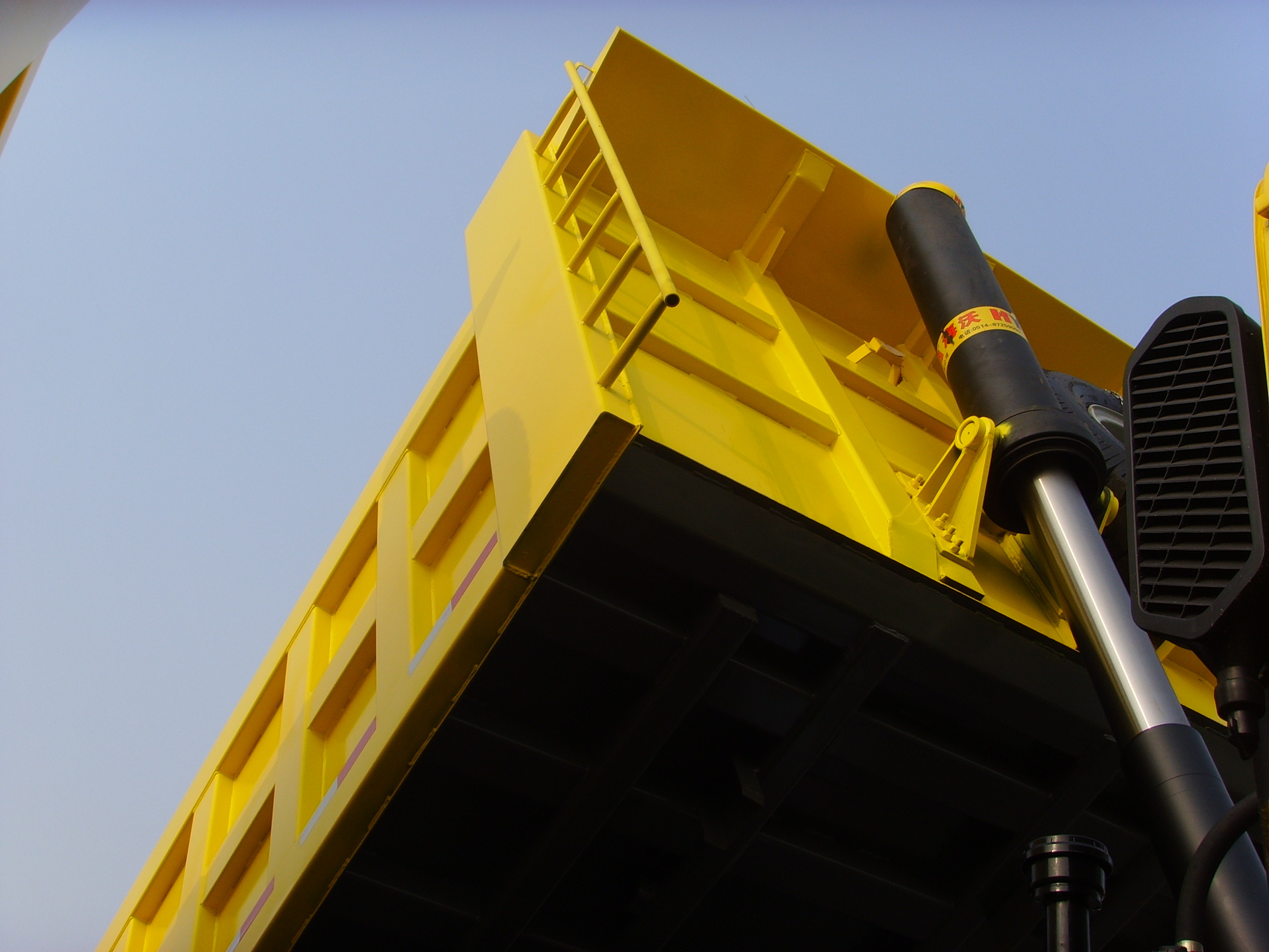 CNHTC HOWO Euro 2 371 hp Dump Truck / tipper truck negative grounded