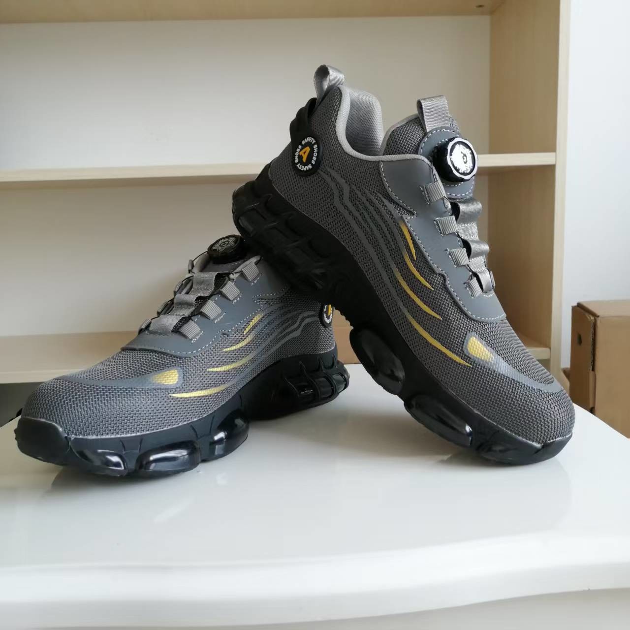 BOA Rotating Button Work Shoes Flying Knit Work Shoes Comfortable Safety Shoes Kevlar Midsole Steel Toe PU Sole
