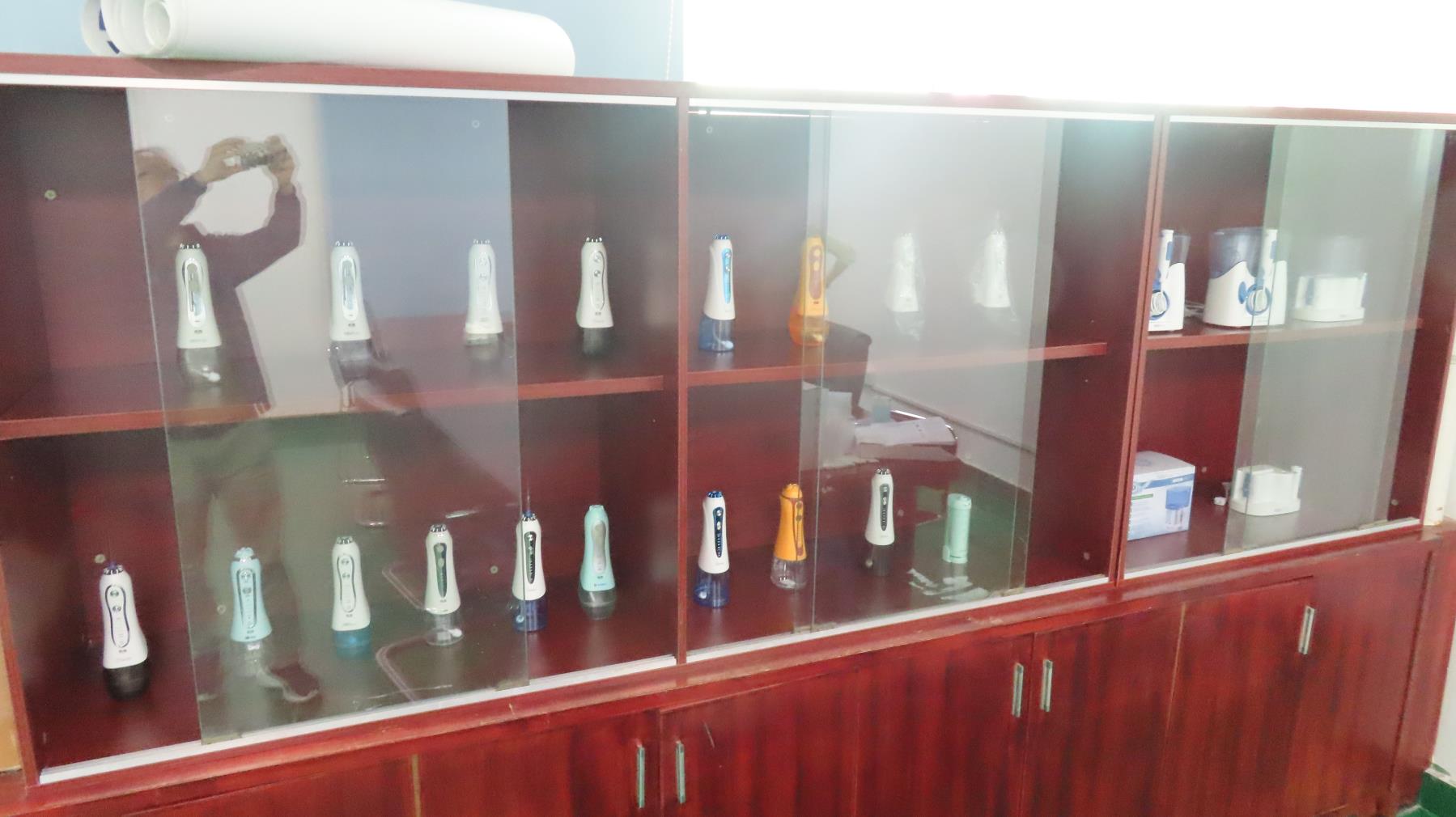 Custom IPX7 Oral Dental Irrigator Desktop Household Dental Pulse Electric Oral Care Irrigator 600ml Desktop Family Water Floss