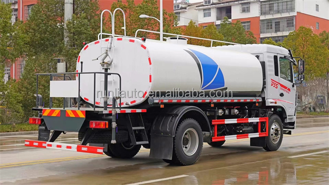 New Type Right Hand Drive 9000 Liter Water Trucks for Drinking Water