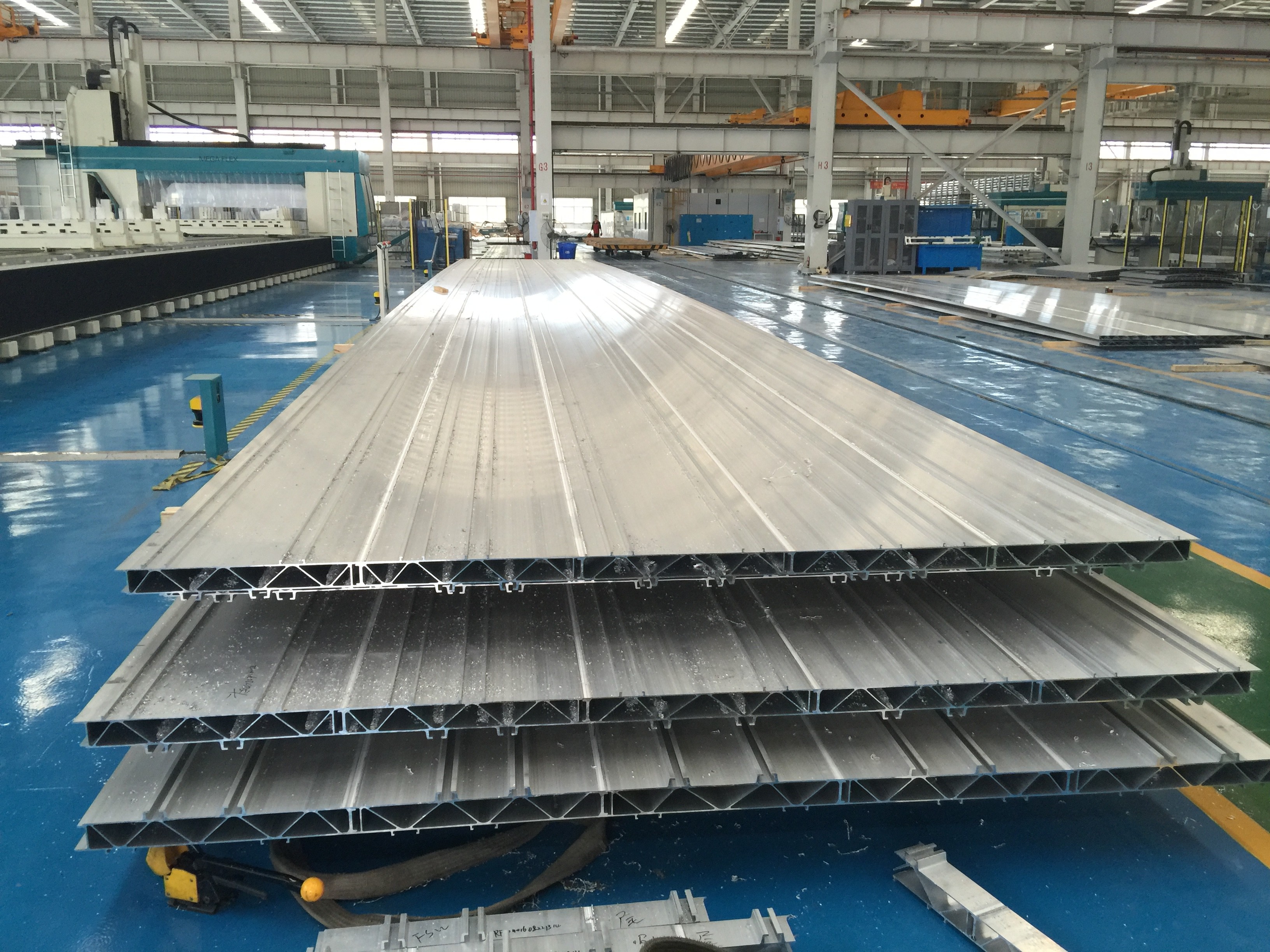 4.2M 6063 T6 Aluminium Extruded Profiles 16.8MM Wall Thickness Used As Subway Train'S Side Wall