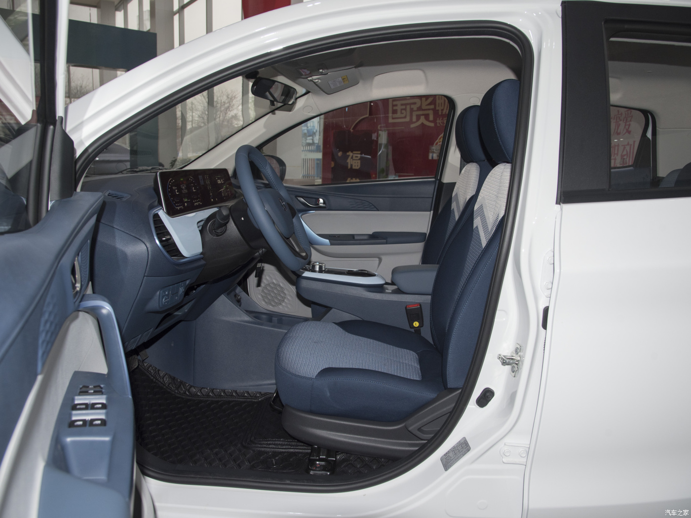 The cheapest changan benben MINI automobile is sold in stock, White, pink, green which can be quickly charged