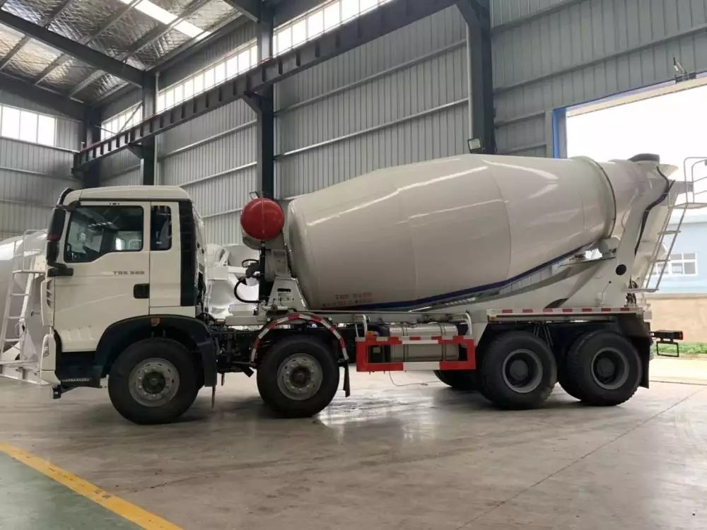 12 14 15 Cu Ft Cement Mixer 10 Speed Forward 2 Reverse SINOTRUK HOWO Mud Mixing Truck