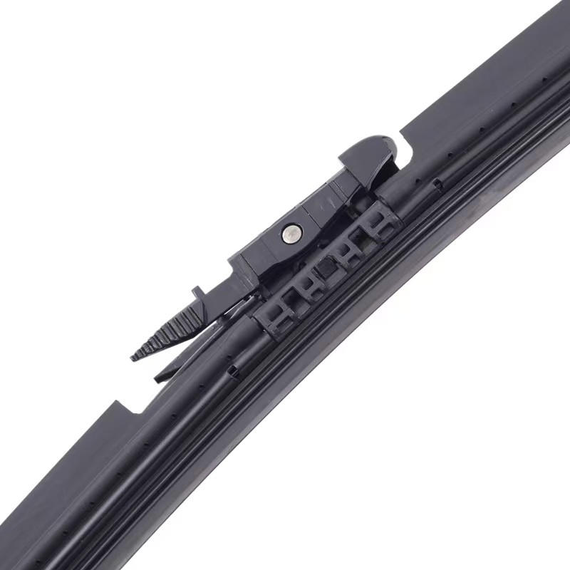 Mercedes Benz Water Spraying Windshield Wipers for Cold Weather Driving HEATTEC Technology