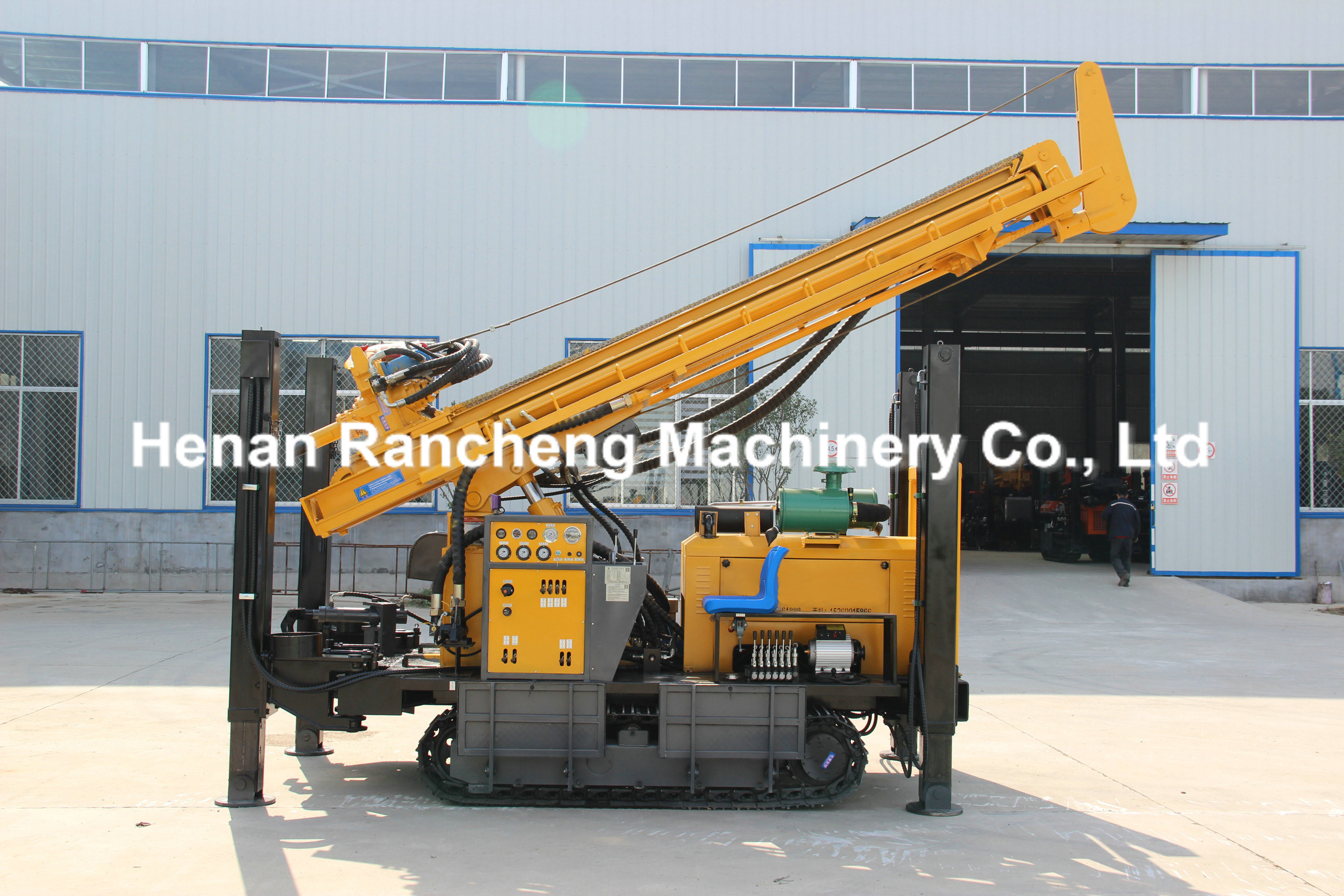 Crawler Mounted Water Well Drill Rig 91KW Engine 55r/min - 115r/min Rotary Speed