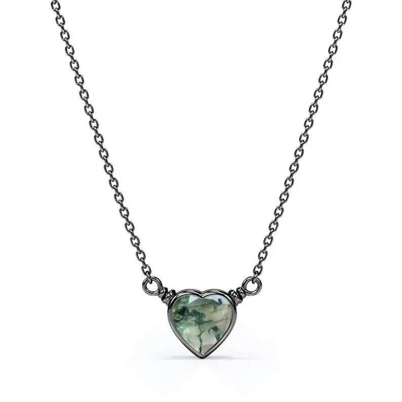 925 Silver Simple Natural Light Brilliant Elegant Green Heart Shaped Moss Agate Necklace For Sale