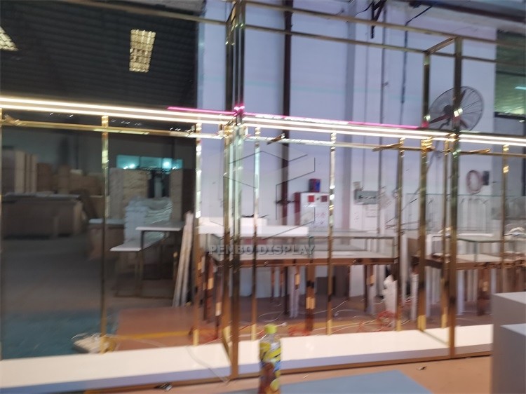 Electroplate Steel Boutique Clothing Display Stands With T5 Lighting