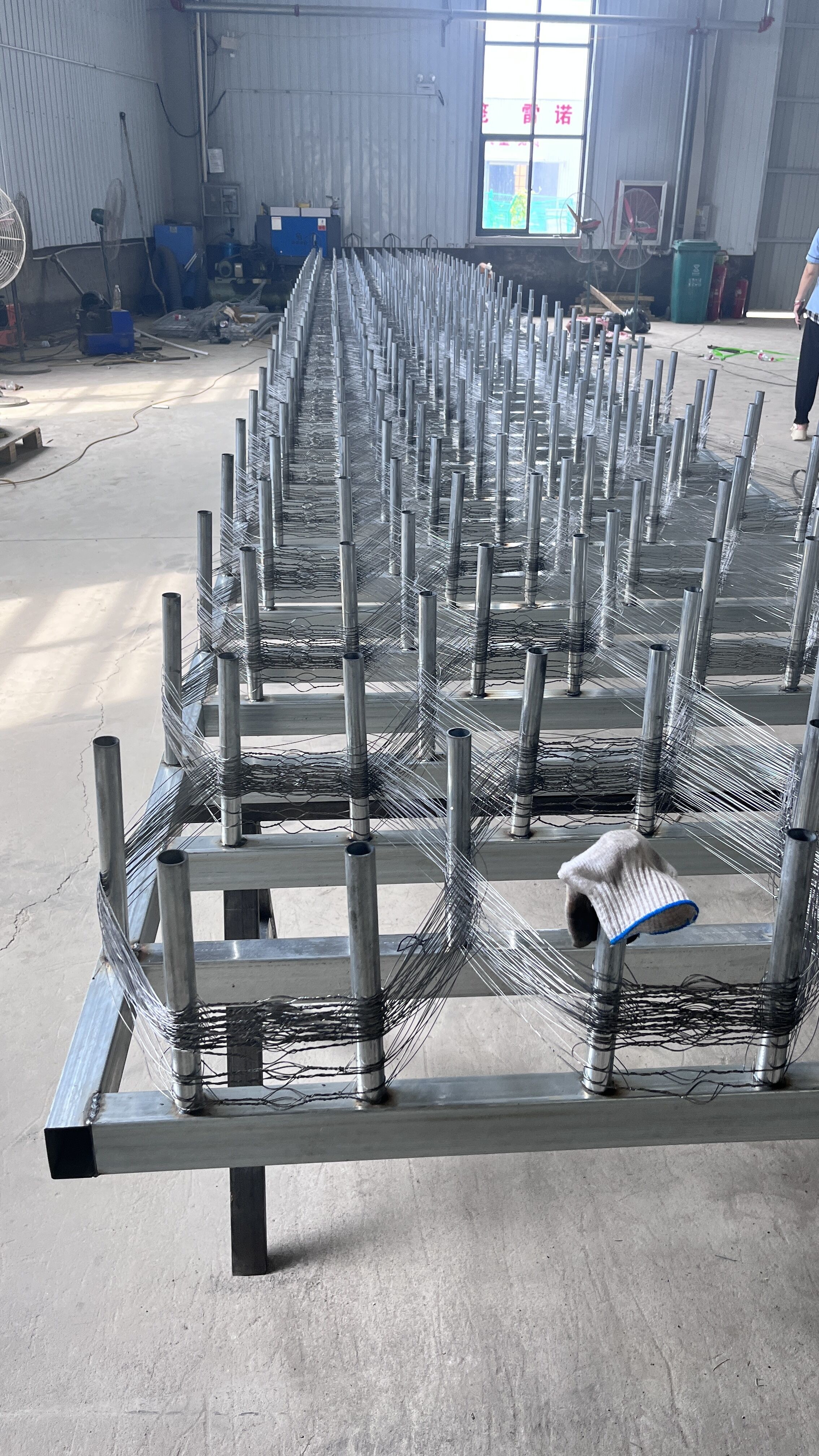 Low Visibility Galvanized Weave Wire Obstacle Anti-tank Barriers Wire Net Trap Netting