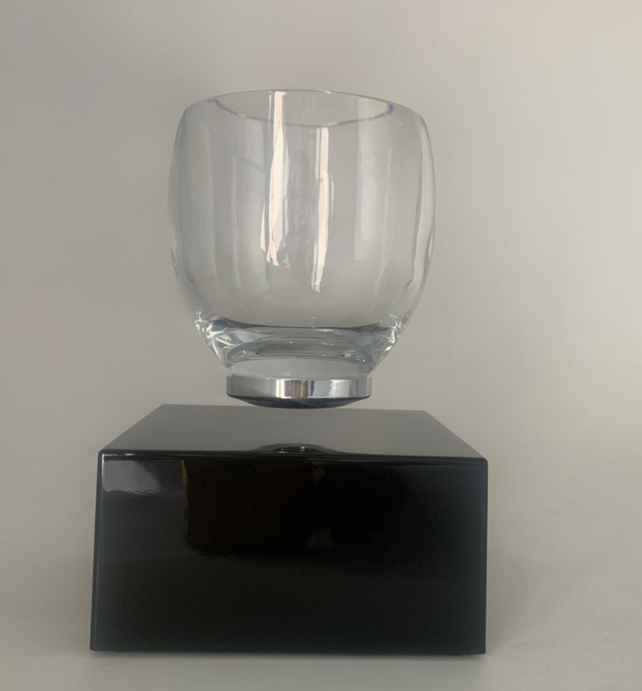 wireelss base rechargeable magnetic levitation cup glass X Zero Gravity Drinkware display racks