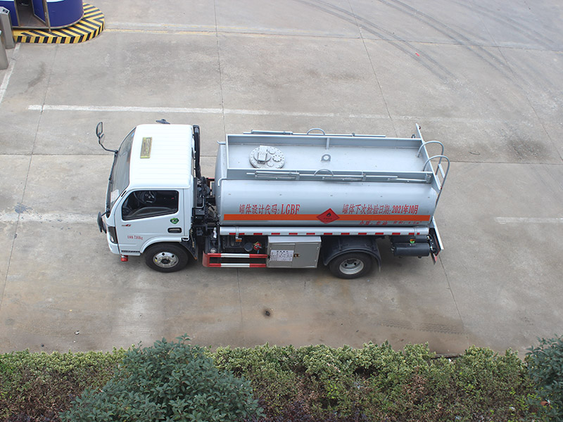 ISUZU Minimum Capacity Small Lowest Price 4.5 Cubic Meter 93 Horsepower 7 Ton Liquid Loaded Vehicle Oil Transfer Vehicle