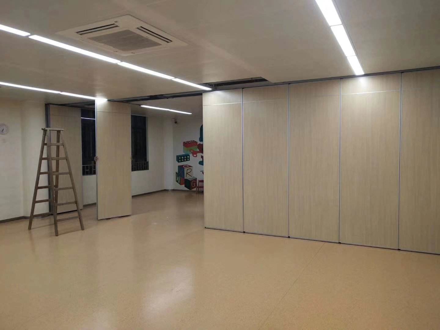 Collapsible Swing Door Sliding Wooden Panels Folding Wall Panel Partitions For Office Meeting Room