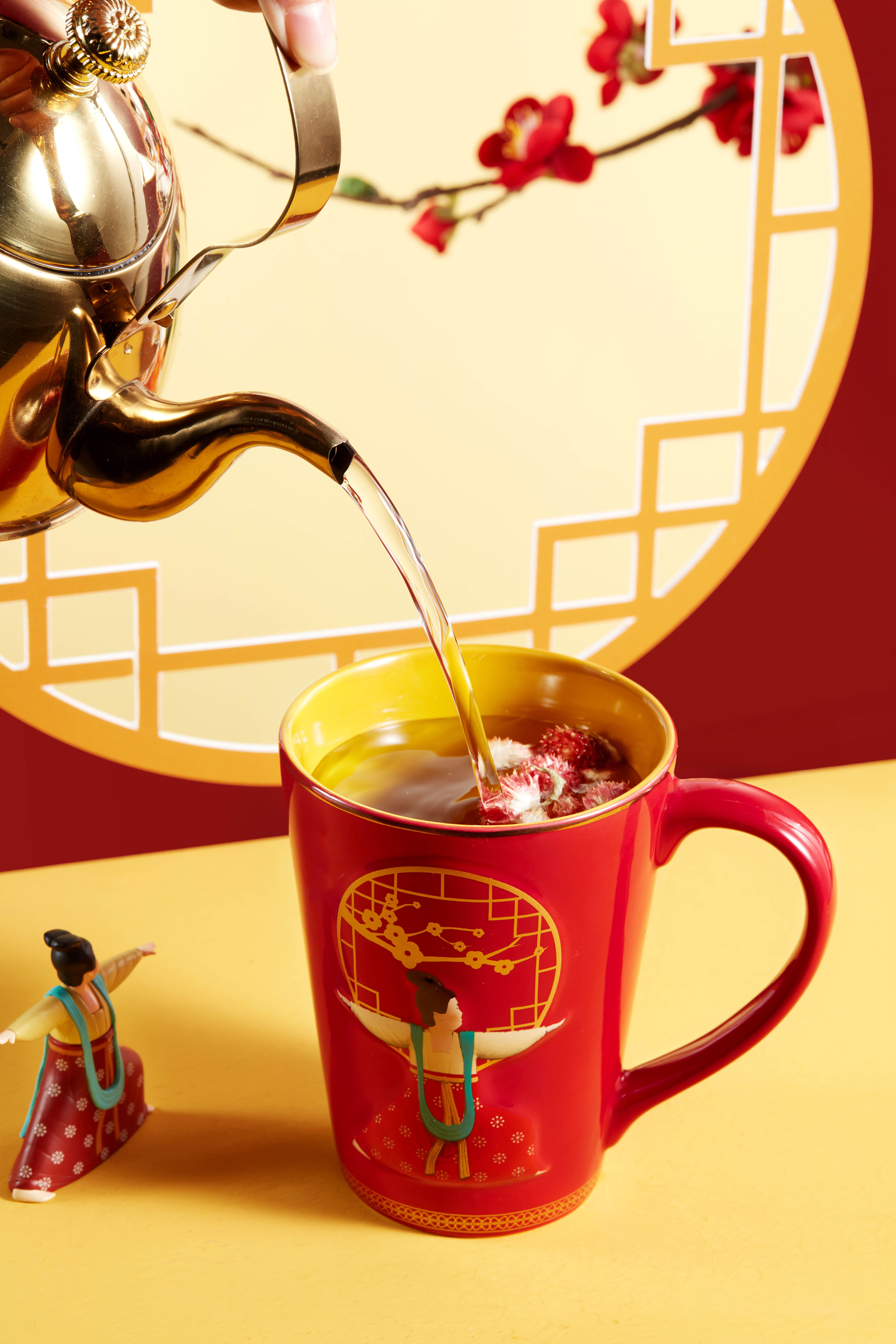 Large capacity ceramic embossed coffee and tea mug print 3d yoga lady Chinese style vintage mug