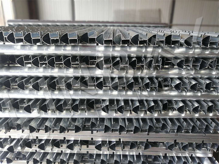 Automatic Perforated Peach Post Roll Forming Production Line With Flying Saw Cut