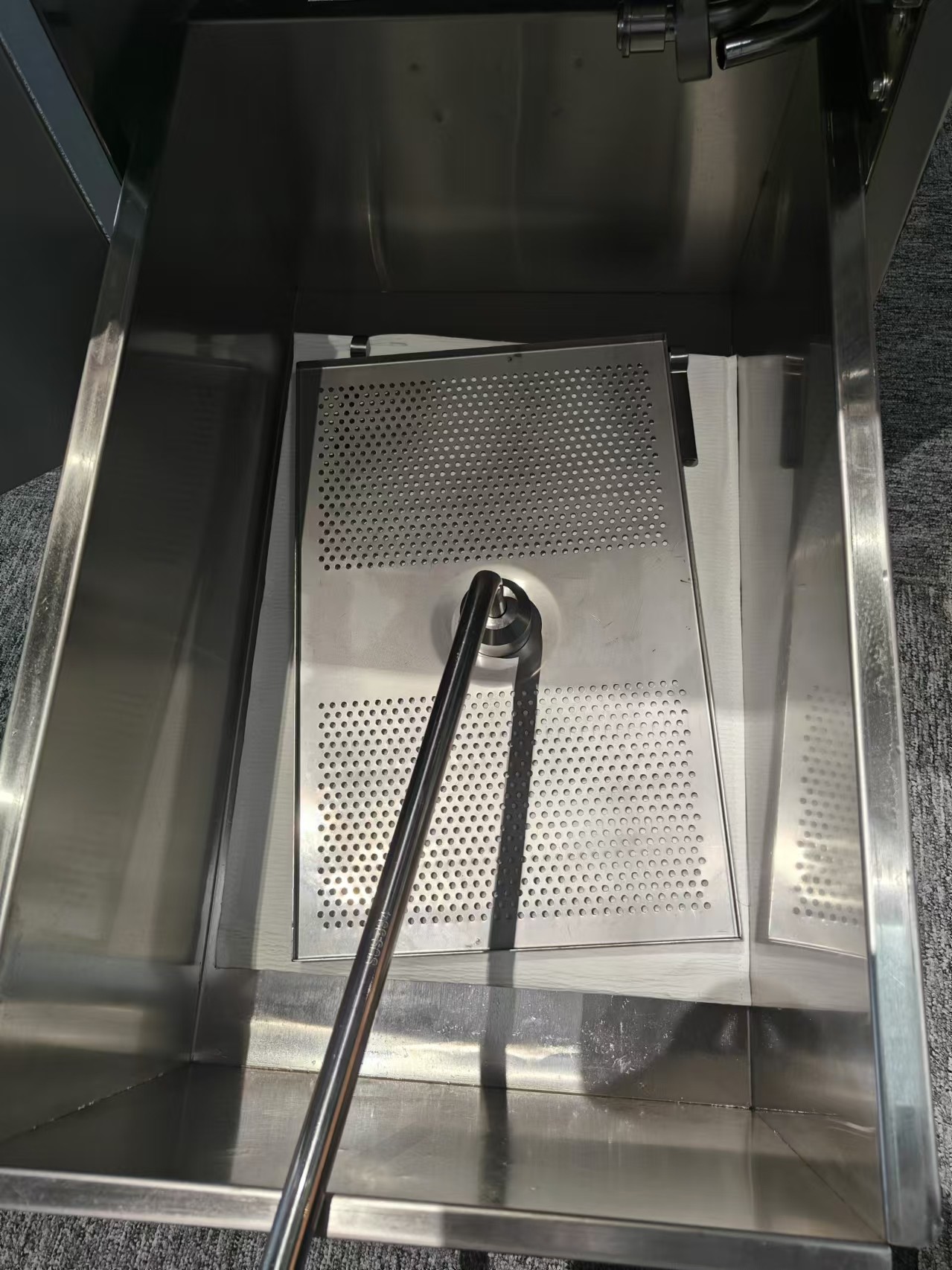 Smart Touch Panel Electric Vertical Chicken Broaster Pressure Fryer With Filtration