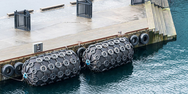 Protects Against Collision Pneumatic Marine Fenders 50kpa 3.3*6.5m