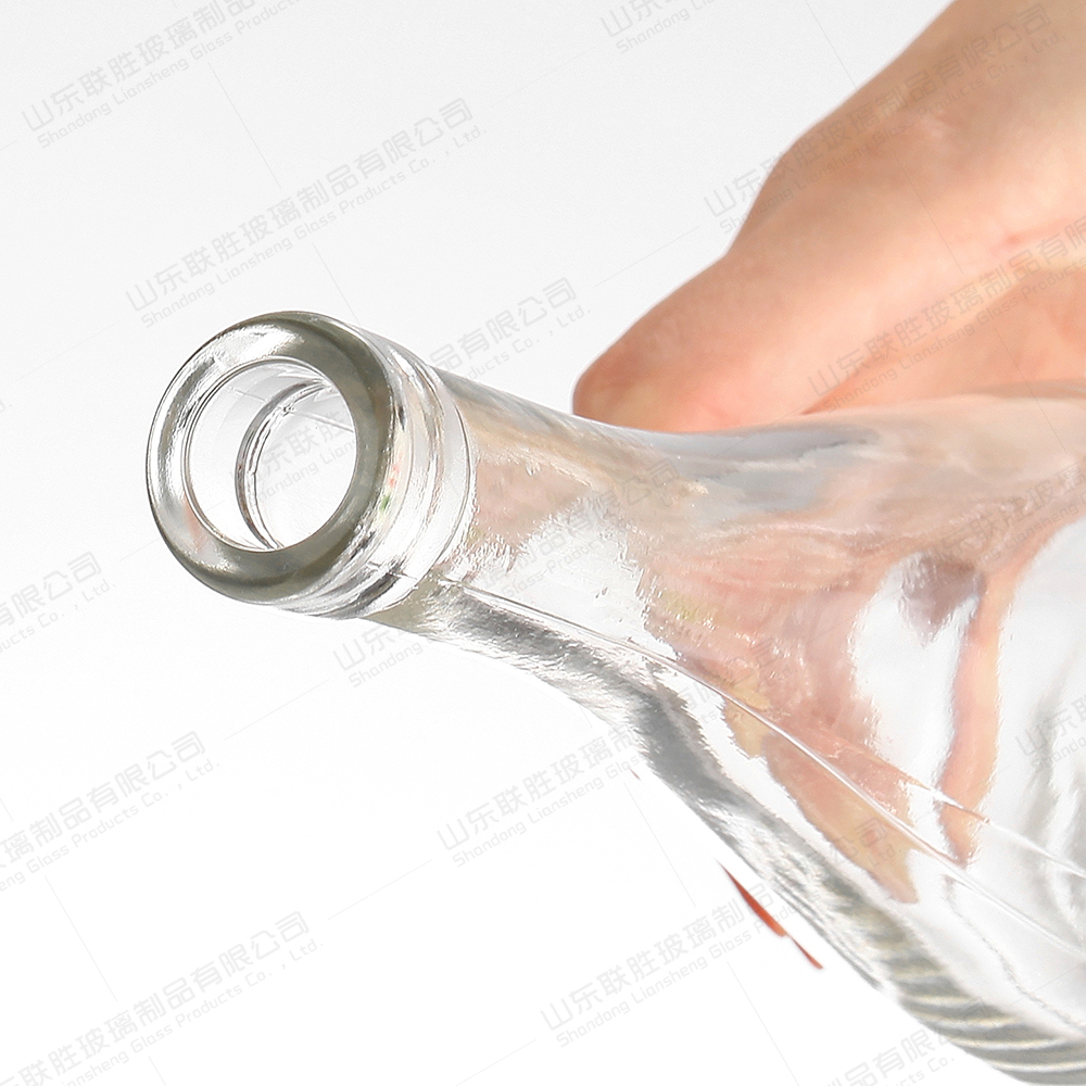 Acceptable Customer's Logo Hot Stamping Wine Glass Bottle for Whisky Tequila Rum Liquor