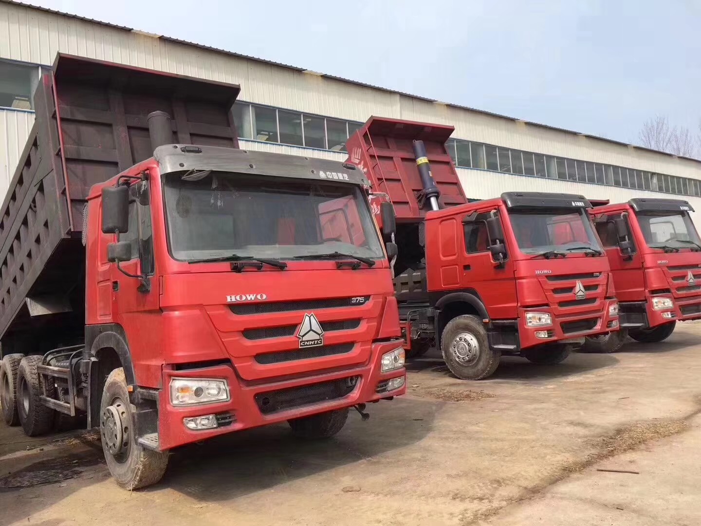 Professional Used Dump Trucks 375 HP Power Red With Max.Speed 75 Km/H