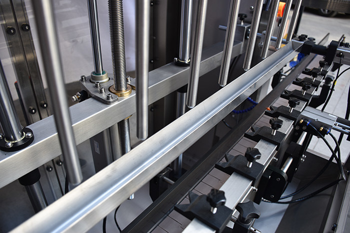 Lubricating Oil Filling Capping Labeling Machine Automatic for 1-5L Plastic Bottle