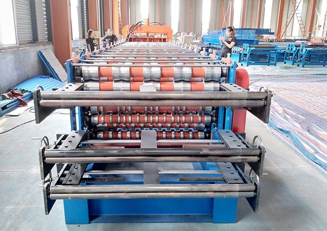 Triple Layer Roofing Sheet Roll Forming Machine Capacity 5T For Three Different Profile
