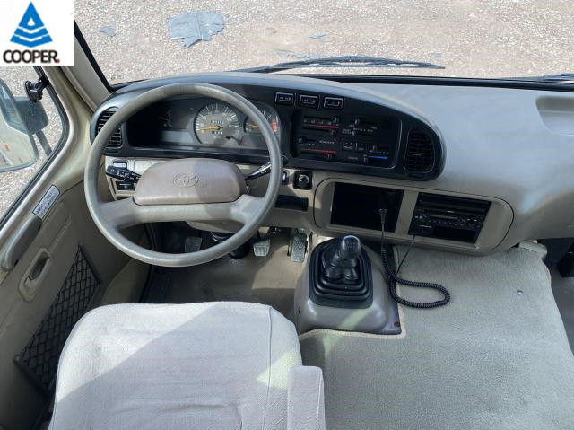 20 Seats Mini Toyota Used Coaster Bus With 2TR Gasoline Engine
