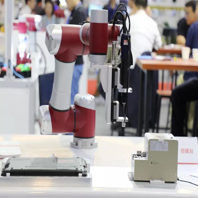 Aluminum 6 Axis Collaborative Robot Arm For Loading And Unloading
