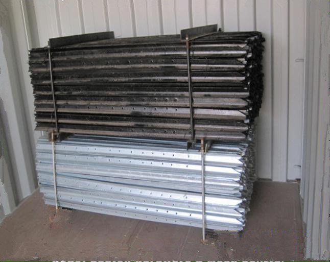 Australia 1650mm Black Bitumen Star Picket/Steel Y Fence Post
