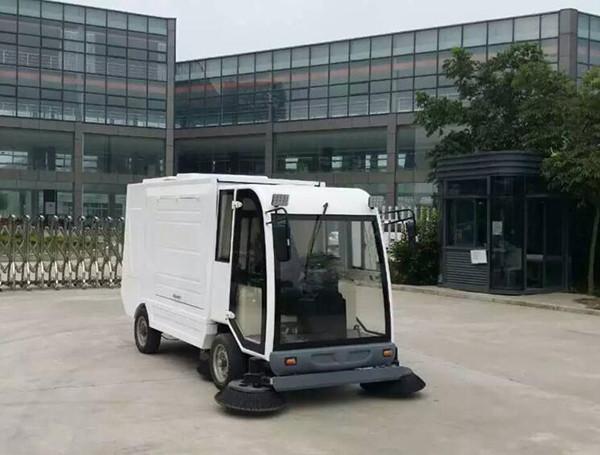 Metal / Coil Snow Sweeper Machines Battery Power Brush Sweeper For Outdoor