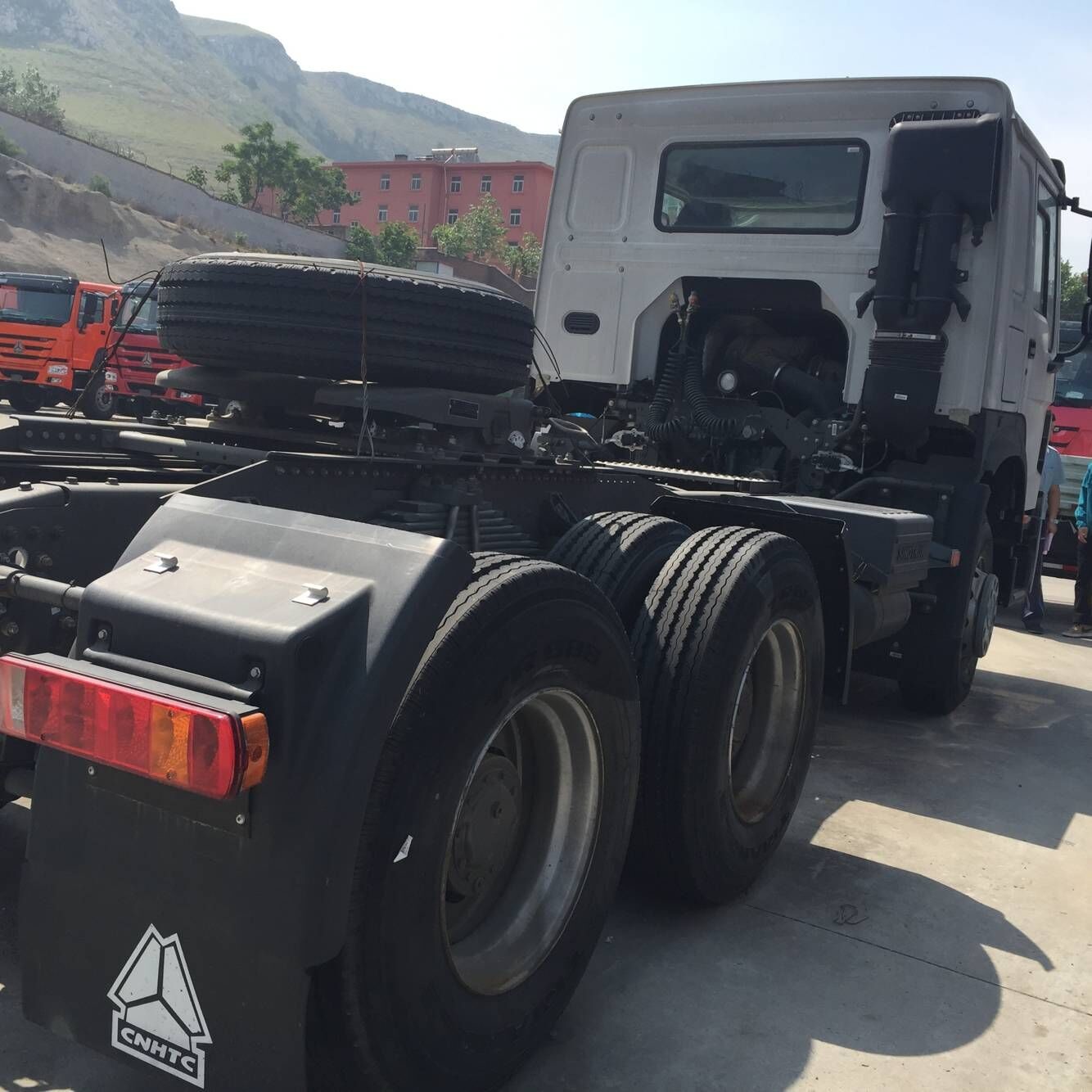 2017 NEW HOWO7 6X4 Tractor Head Tow Trucks with 10tires 371HP and Air pod 90# kingpin