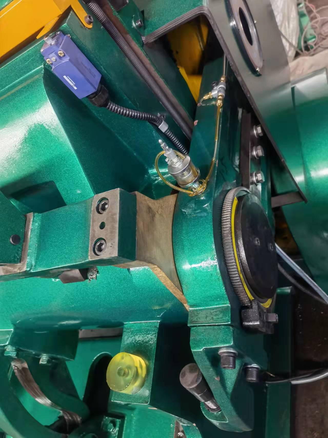 manual easy operating low cost high precision flat die cutting and creasing machine for paperboard