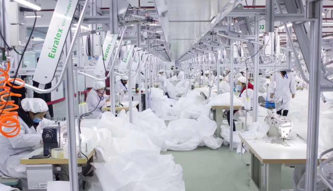 PE PP Coated Non Woven Isolation Gown , Sterile Surgical Isolation Gowns