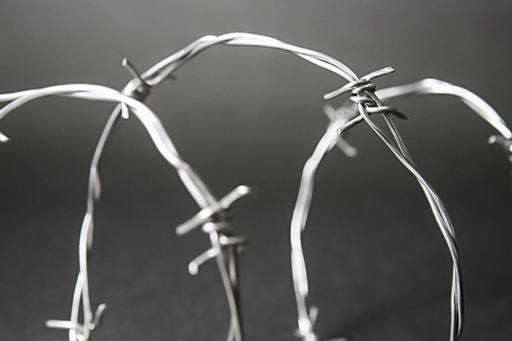 Barbed Wire Cattle Fence High Tensile Welded Twisted Security Barbed Wire Fencing