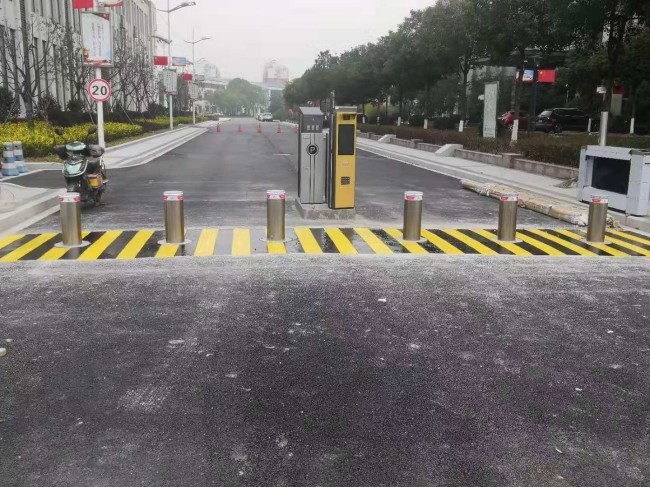 3S-3.8S Telescopic Bollards Retractable Bollards For Driveway