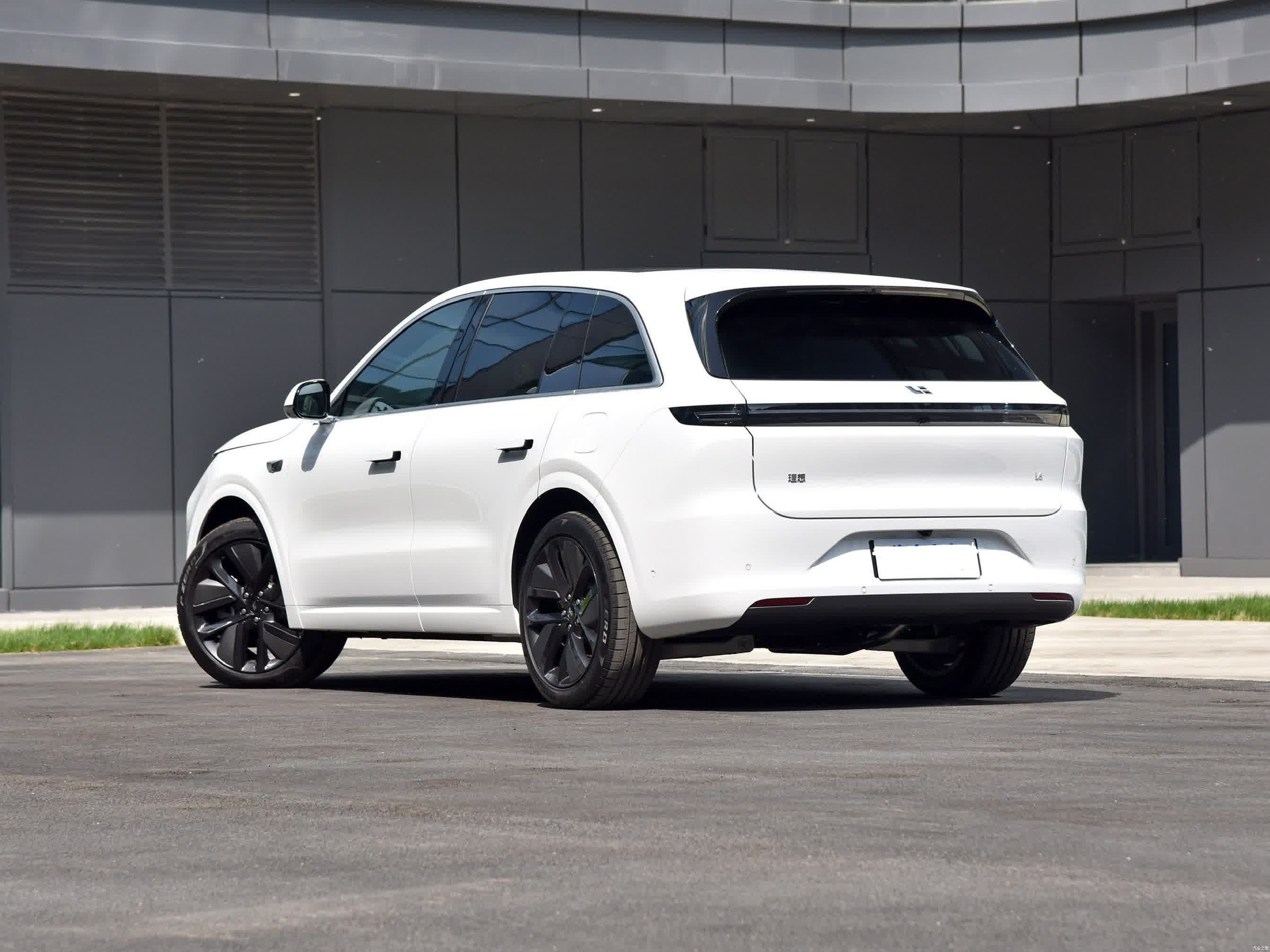 Lixiang L6 Pure Electric Extended Range Energy 5 Door 5 Seater SUV 2024 model Level 2